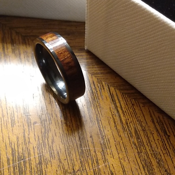 Ring - Picture 3 of 4